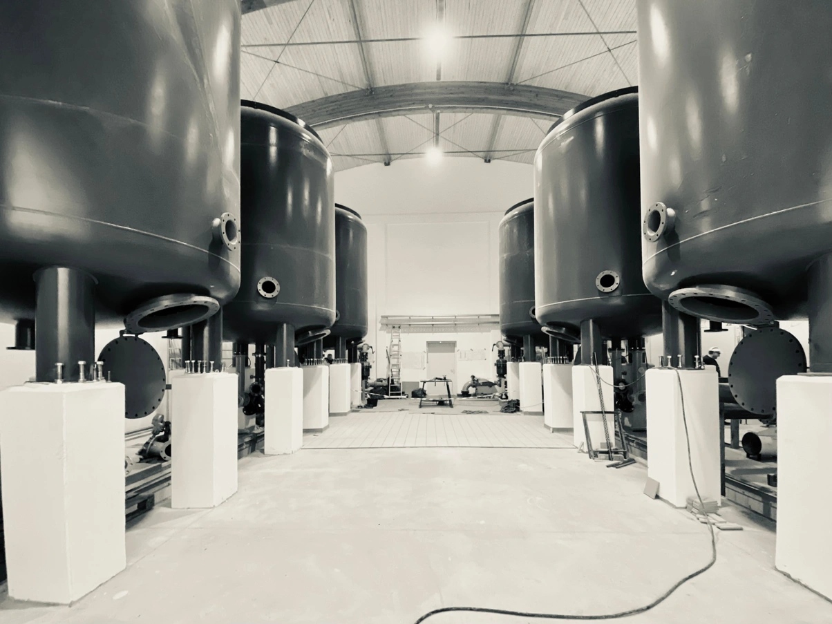 Zweistraßige Aufbereitungsanlage mit je drei Filterksesseln