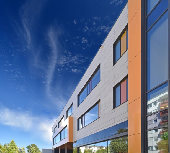 Betreuungsbrücke des Schulkomplexes in Germering