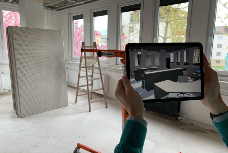 Augmented Reality per Tablet auf einer Baustelle