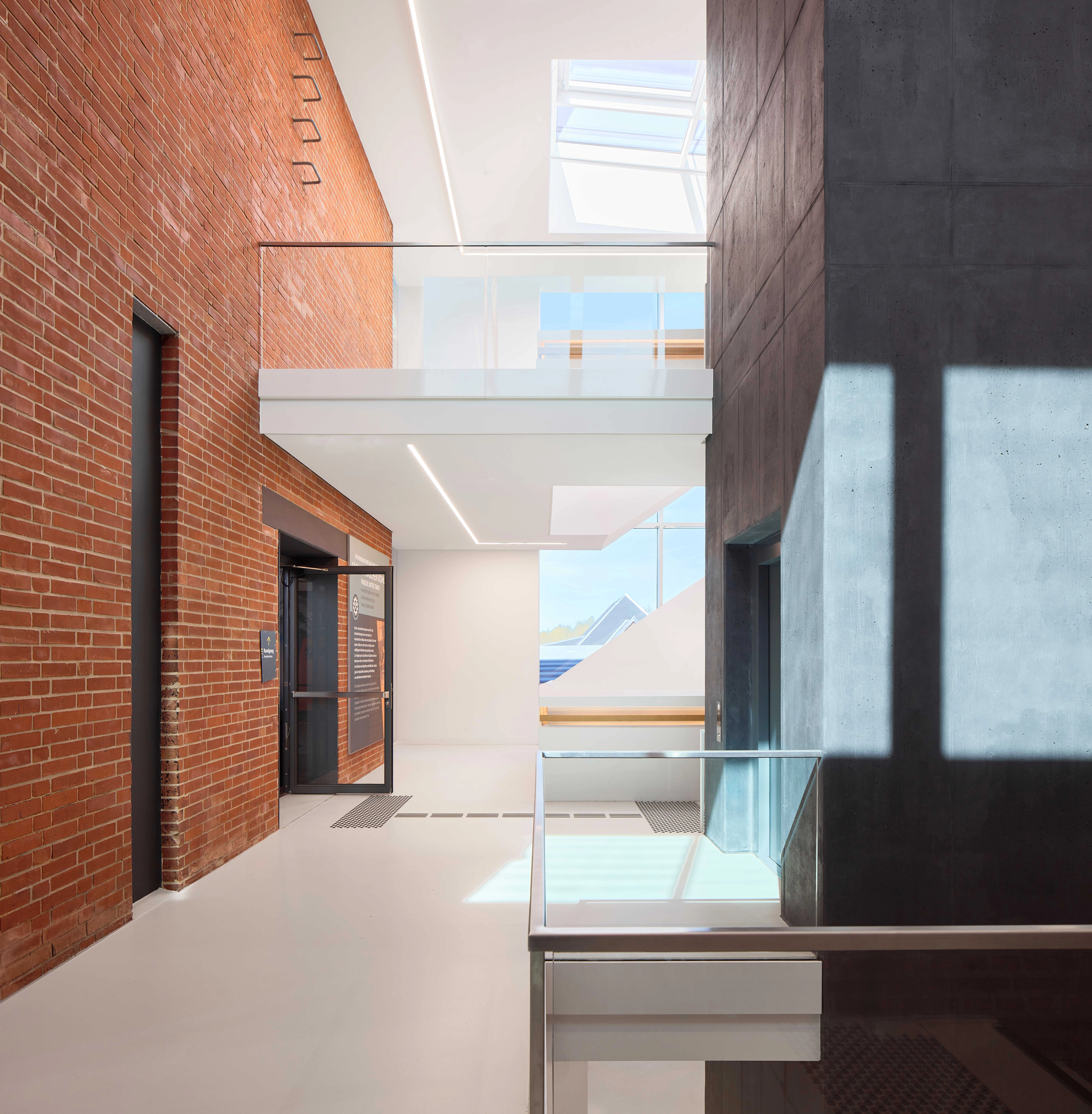 Deutlich voneinander abgegrenzt sind Alt und Neu.