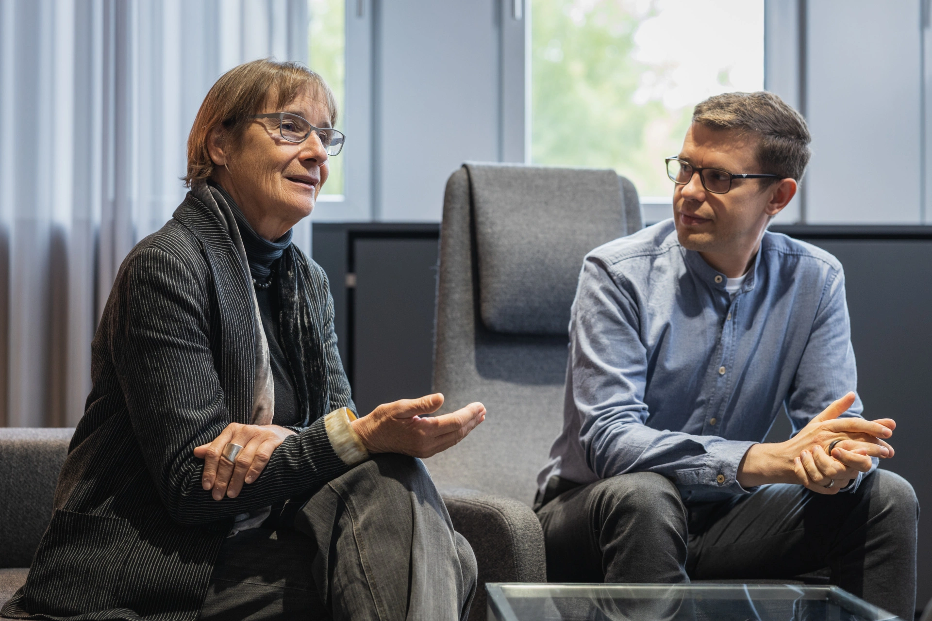 Dr. Kerstin Hartsch und Mischa Sethi im Interview