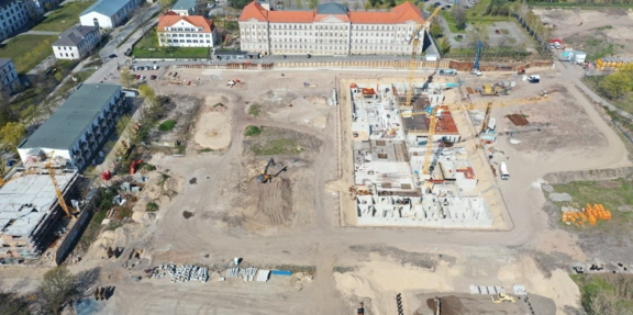 Drohnenaufnahme vom Baufeld